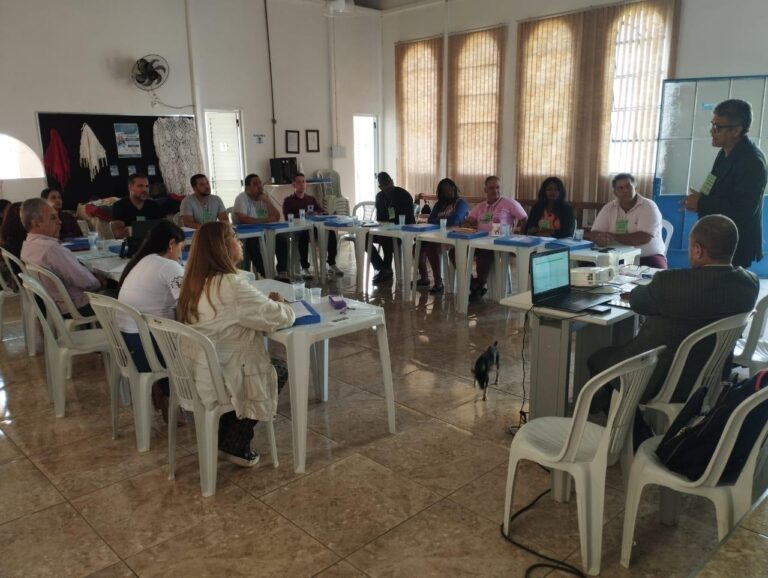 Atividade prática com lideranças comunitárias.